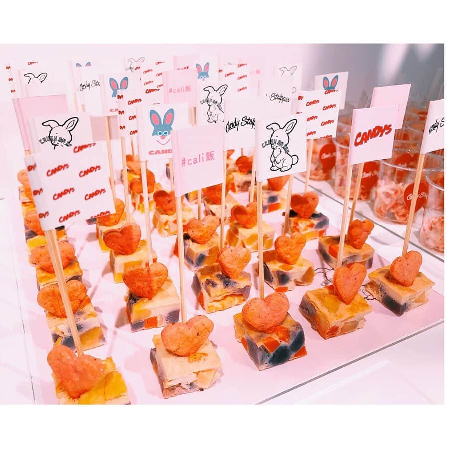 板橋よしえさんのインスタグラム写真 - (板橋よしえInstagram)「@yucali_halcali ちゃんが作る #cali飯 にケータリングをお願いしました❤️💕❤️💕❤️ . •生ハムと茗荷の手毬寿司 •根菜スパニッシュオムレツ •小エビとビーツのフジッリサラダ •ラズベリーチョコ“CANDY”  #candystripper #渋谷PARCO #渋谷パルコ #cali飯」11月22日 14時18分 - candy_yoshie