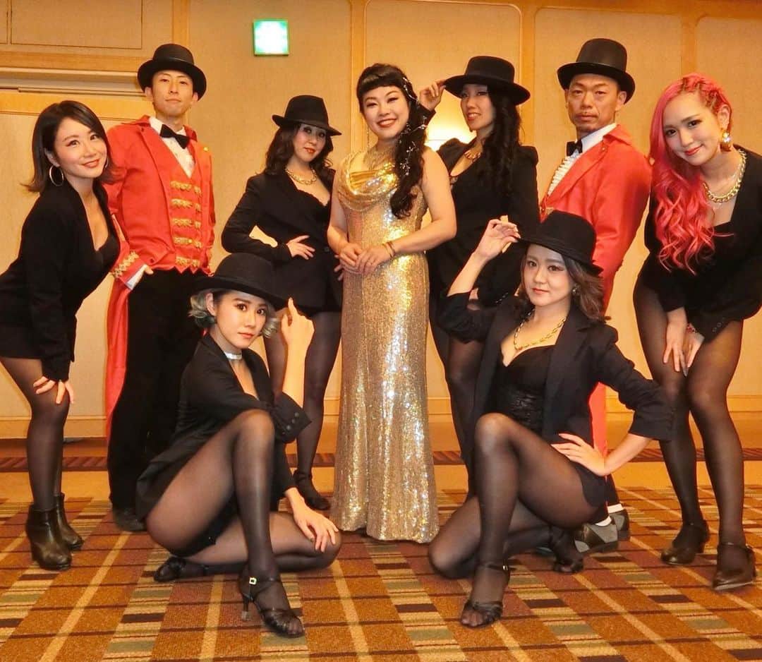 Yumikaさんのインスタグラム写真 - (YumikaInstagram)「昨日は企業様パーティーでショーでした❤️❤️ 尊敬するダンサーのみなさまと一緒にお仕事できて嬉しい限りです✨✨✨ シンガーさんともコラボ☺️ ショーのお仕事は終わった後の達成感がやばい💖💖 . 風邪流行ってるからみんなも気をつけてね😭😭😭 おやすみなさい💤💋 #ダンサー　#dancer」11月22日 5時21分 - yuminem923