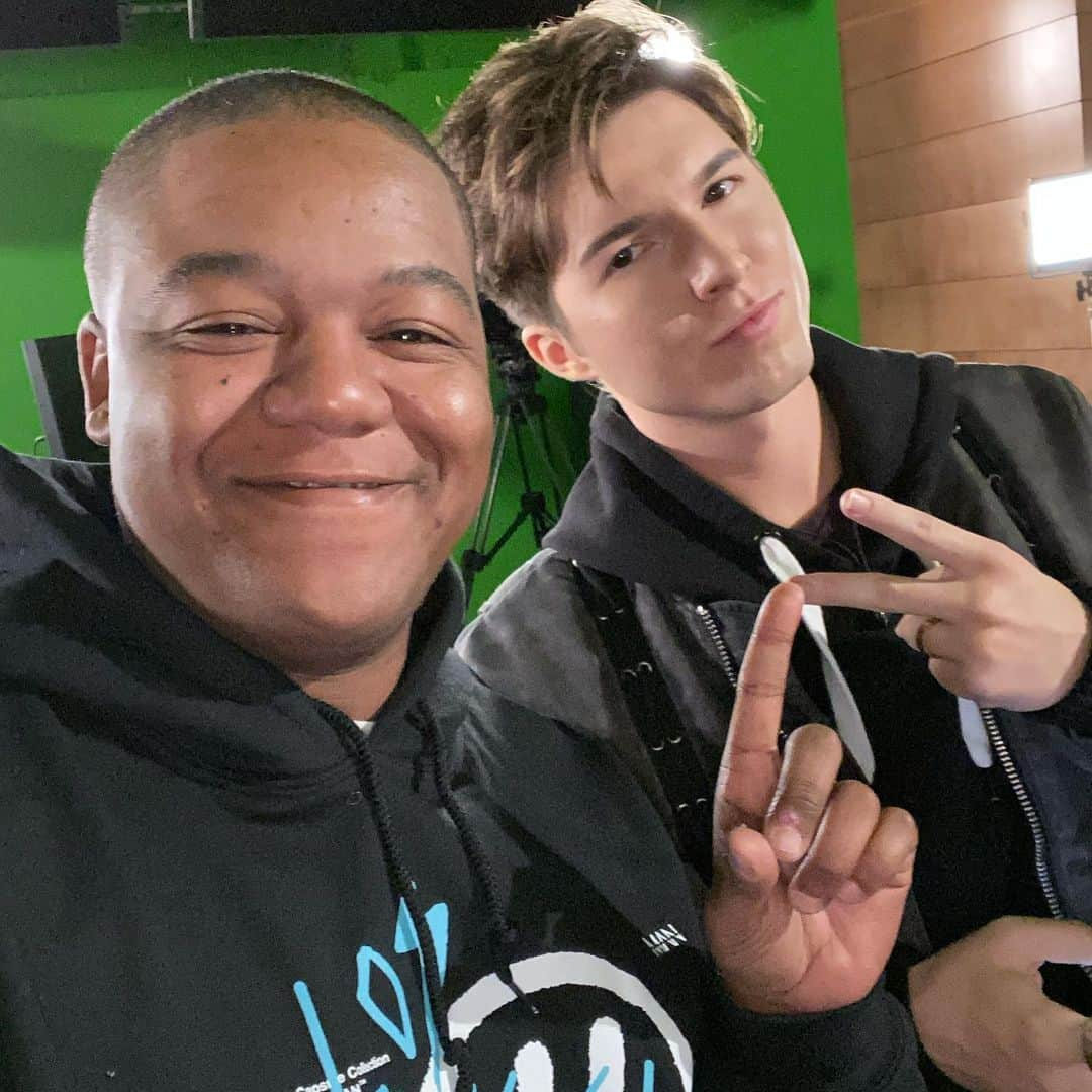 カイル・マッセイさんのインスタグラム写真 - (カイル・マッセイInstagram)「So this happened..... #Zoey101 fans scroll for Nostalgia @nickelodeon @allthat @boohoomanofficial hoodie 💪🏾」11月22日 5時49分 - kylemassey