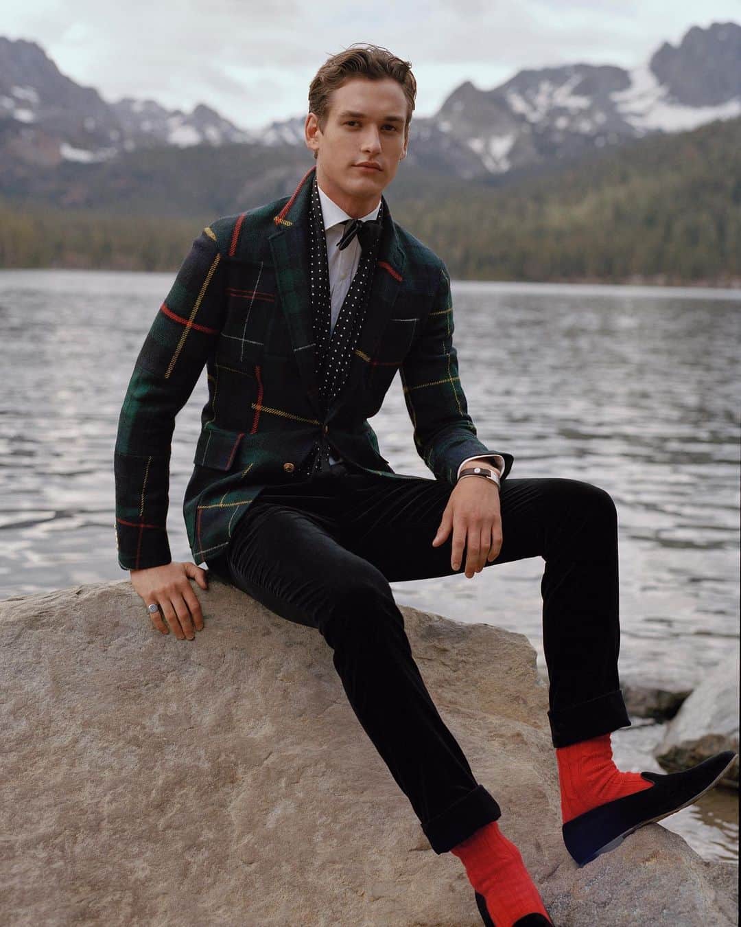 Polo Ralph Laurenさんのインスタグラム写真 - (Polo Ralph LaurenInstagram)「Traditional tartan and well-tailored formalwear for a season of celebrations.  Explore the collection via link in bio.  #PoloRalphLauren #EveryMomentIsAGift #RLGifts」11月22日 6時05分 - poloralphlauren