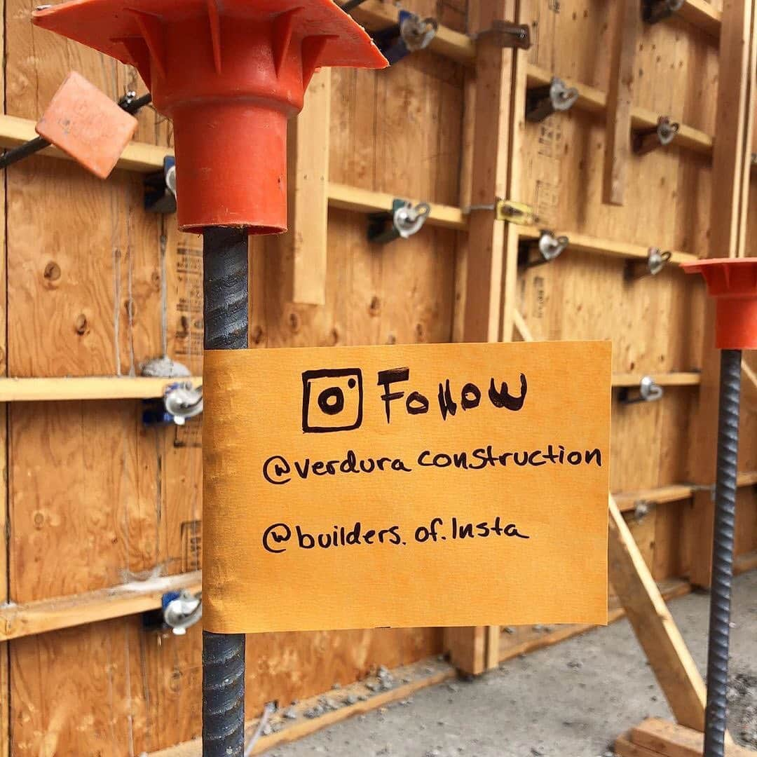 ポスト・イットさんのインスタグラム写真 - (ポスト・イットInstagram)「#Repost @builders.of.insta Had the opportunity to visit and catch up with @verduraconstruction! One thing that I’ve always noticed about Jamie is that he is always on top of communication with his crew. Whether it’s onsite, quick punch lists, fixes or punch-outs, it’s a crucial part of the game. @postit has come out with these awesome #PostitExtreme XL Notes that stick to nearly anything. Wood materials, concrete, rebar, drywall, brick, metal or even your buddy’s truck lol. When you’re onsite you obviously know that the rain, heat, cold and wind all play its role and these Post-it Extreme Notes can handle the elements. Communicating in tough conditions is a must in construction and Jamie had it covered on his site with the Post-it® Extreme XL Notes.⁠⠀ .⁠⠀ .⁠⠀ .⁠⠀ .⁠⠀ .⁠⠀ #buildersofig #newconstruction #carpenter #carpentry #concrete #skilledtrades #forming #constructionsite #construction #electrician #houseandhome #contractors #homebuilder #customhomes #constructionlife #homebuilders #heavyequipment #contractorsofinsta #customhomebuilder #archdaily #homeinspo #beautifulhomes #newhome #keepcraftalive #newbuild #menlopark #toolsofthetrade #trickofthetrade ⁠⠀」11月22日 6時27分 - postit