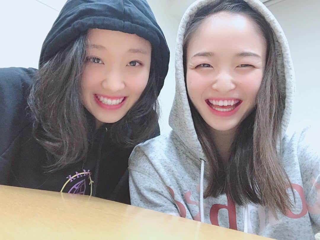 皆川夏穂のインスタグラム：「﻿ いつもほんとにありがとう🙏✨﻿ ﻿ ﻿ 個人と団体だけど、沢山支えてもらってるし、のしちゃんといるといつも笑顔になれる😊﻿ ﻿ 東京オリンピックまで一緒に頑張ろうね♡﻿ ﻿ ﻿ ﻿ 上半身だけだけどラタタダンスに挑戦⭐️ ﻿ #心友  #小学生からの仲  #rhythmicgymnastics  #fairyjapanpola  #ラタタダンス」