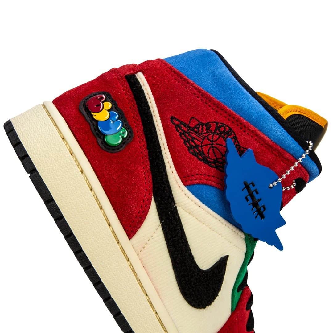 Flight Clubさんのインスタグラム写真 - (Flight ClubInstagram)「LA based artist, Blue the Great, taps into the Air Jordan 1 with primary colors, presented in distinct blocking for a cohesive design in the "Fearless" collection.」11月22日 6時30分 - flightclub