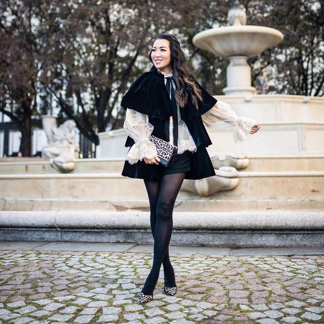 ウェンディー・グエンさんのインスタグラム写真 - (ウェンディー・グエンInstagram)「Velvet cape & lace with a dash of leo print by @Aldo_Shoes 🐾 Holiday ready and on my way to celebrate with the #AldoCrew 🍂🍁🍂🍁 #AldoNights #ad」11月22日 7時03分 - wendyslookbook