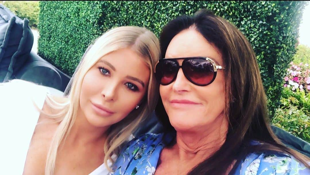 Caitlyn Jennerさんのインスタグラム写真 - (Caitlyn JennerInstagram)「Hey guys it’s @hutchins_sophia While @caitlynjenner is in the jungle for @imacelebrity we are all rooting her on here in the USA!! Go CAITLYN!! 😍😍😍 We all can’t wait for you to get your phone back (and win this challenge)! xoxo」11月22日 7時27分 - caitlynjenner