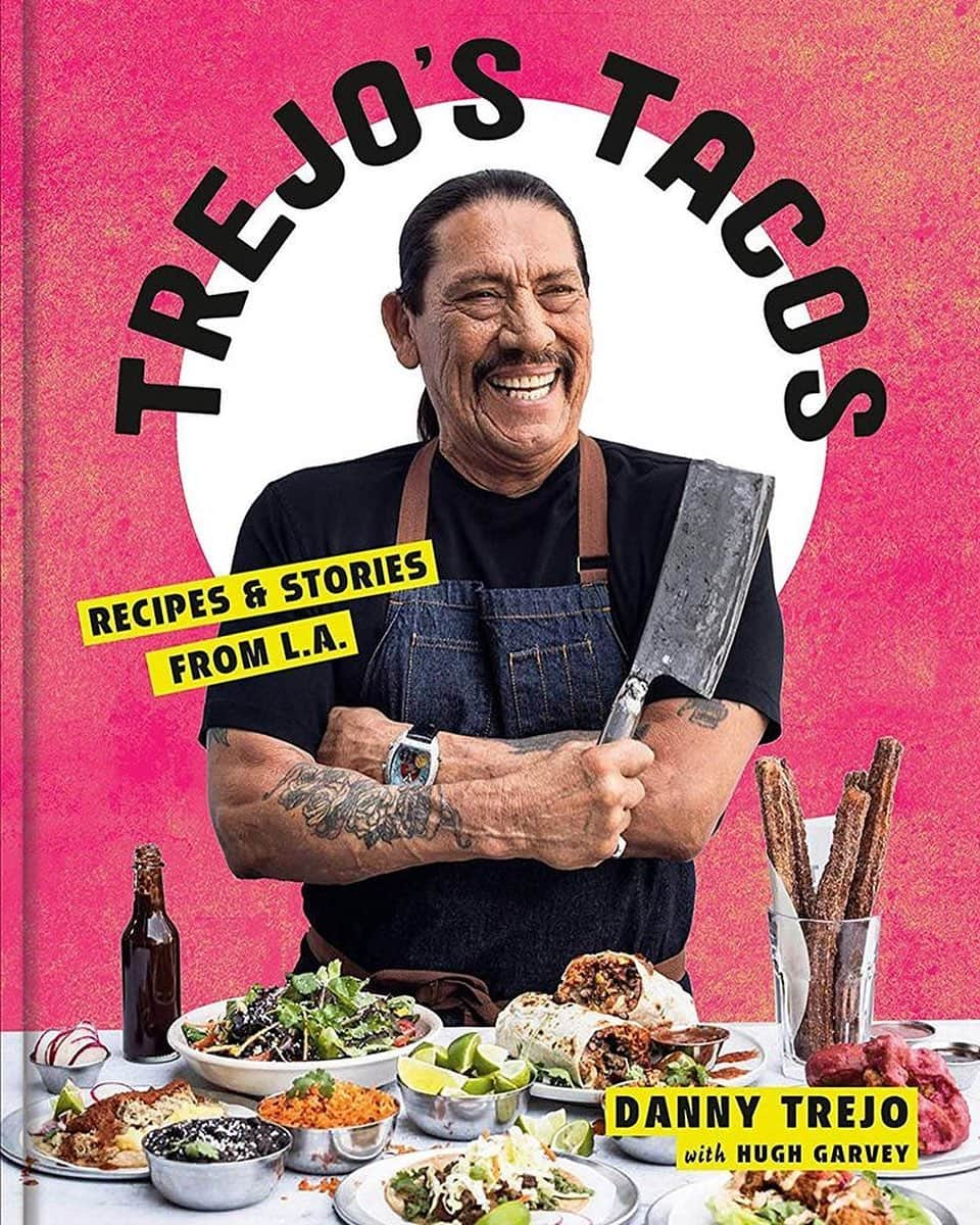 ダニー・トレホさんのインスタグラム写真 - (ダニー・トレホInstagram)「I'm excited to announce the publication of my first cookbook @TrejosTacos! Featuring 75 badass recipes from donuts to tacos. The book goes on sale in April from @ClarksonPotter with Preorders available now! Go to my *Link in Bio* . . . #trejostacos #cookbook #cooking #homecooking #tacos #taco #dannytrejo #foodie #donuts」11月22日 7時35分 - officialdannytrejo