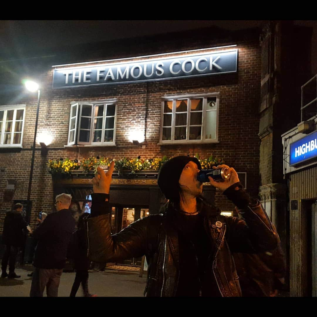 DragonForceさんのインスタグラム写真 - (DragonForceInstagram)「One thing UK does better than anywhere else in the world....great pub names! . . . . . #cock #rockoutwithyourcockout #minge #otherrudewords #metal #slownewsday #copyandpaste #powermetal #powermetalband #guitarsolo #guitarsoloing #ibanezguitars #espguitars #dimarzio #dragonforce #progmetal #guitarheroes #extremepowermetal #epm #rockband #heavymetal #daddario」11月22日 7時41分 - dragonforcehq