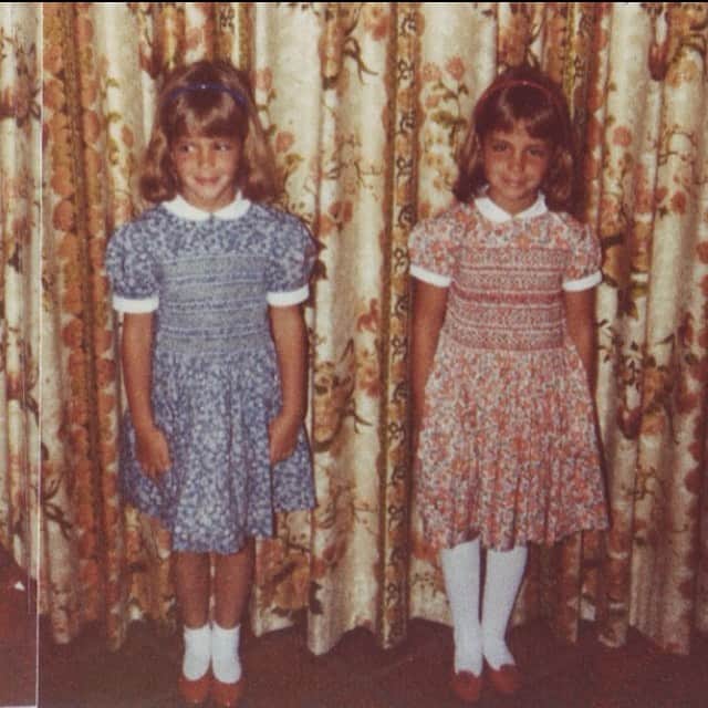 サマンサ・ロンソンさんのインスタグラム写真 - (サマンサ・ロンソンInstagram)「Back when you would have been scared to see us at the end of a hallway. #staywithusplaywithus #twins #theshining」11月22日 7時47分 - samantharonson