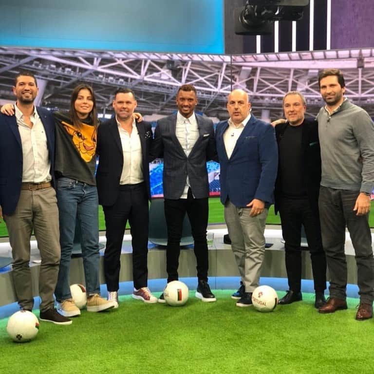 ナニさんのインスタグラム写真 - (ナニInstagram)「Ontem tive a oportunidade de estar presente no "Futebol Total" do @canal_11. Foi uma noite muito bem passada onde conversámos, rimos e onde pude recordar belos momentos da minha carreira. 🙌📺⚽ Last night on portuguese television.  #aboutlastnight #canal11 #futeboltotal」11月22日 7時47分 - luisnani