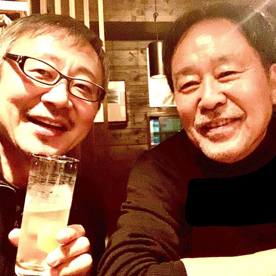 松尾貴史さんのインスタグラム写真 - (松尾貴史Instagram)「敬愛する、グラフィックデザイナーで「居酒屋紀行」でもお馴染みの太田和彦さんと邂逅。 「下北沢で飲みましょう」と、名店「両花」で待ち合わせ、どんどん杯が重なり、お馴染み「レディジェーン」へ。 珠玉の言葉、エピソードなども肴に、 久々の痛飲でした。  #太田和彦 #太田和彦ふらり旅いい酒いい肴 #居酒屋 #bar #バー #グラフィックデザイン #松尾貴史 #下北沢 #両花 #レディジェーン #ladyjane」11月22日 8時04分 - kitsch.matsuo