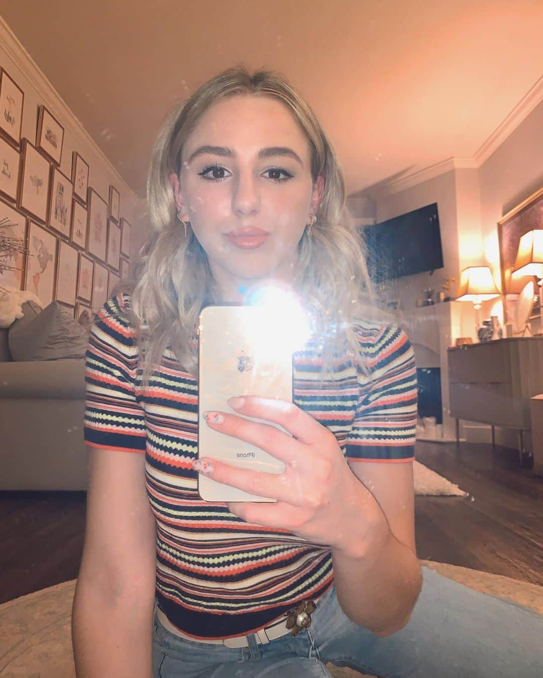 クロエ・ルーカジアックさんのインスタグラム写真 - (クロエ・ルーカジアックInstagram)「Living room moments ✨」11月22日 8時00分 - chloelukasiak