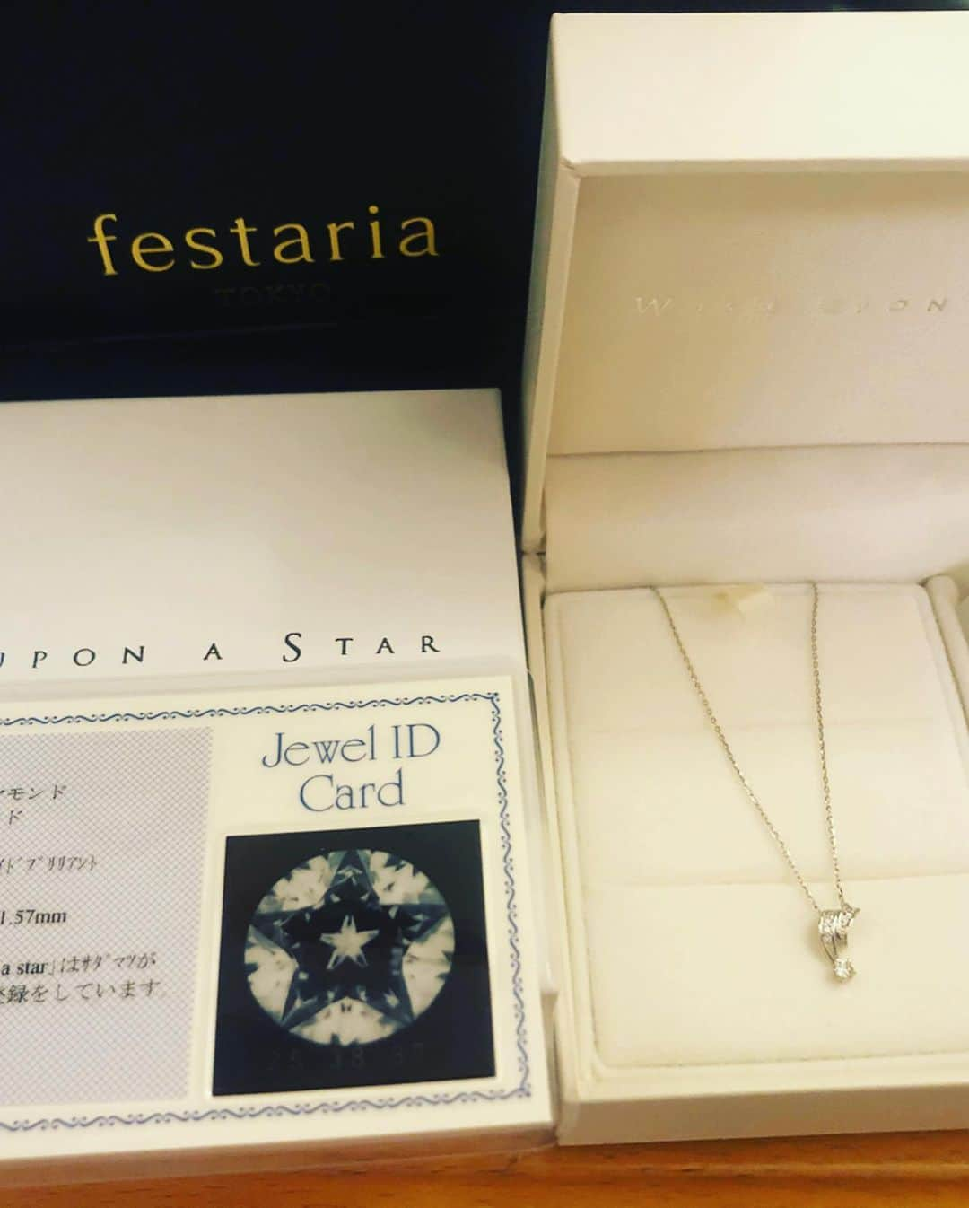 鈴木理沙さんのインスタグラム写真 - (鈴木理沙Instagram)「festaria様から… ☆2019christmas collection☆ 素敵なジュエリーが届きました✨ 嬉しいぃ〜😍 いつもありがとうございます(^^) こちらを身に付けて、残りのプリンスカップと全日本選手権で頑張りたいと思います💕  #festaria #festariabijousophia  #festariatokyo  #christmas2019 #夢は叶う #wishuponastar  #素敵なジュエリー #ネックレス #パワー頂いて頑張ります #キラキラ #心ときめく #プロボウラー #鈴木理沙 #いつもありがとうございます😊」11月22日 8時23分 - risasuzuki0929