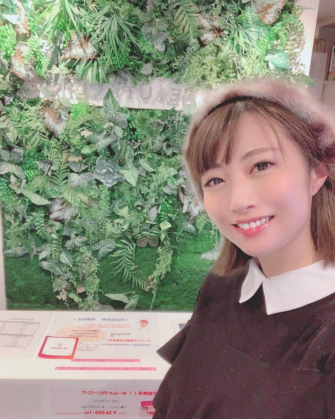 古川真奈美さんのインスタグラム写真 - (古川真奈美Instagram)「.﻿ .﻿ みひろちゃんに紹介してもらって、﻿ レーザートーニングをしに @yagbeauty_official にいってきました🧚🏻‍♀️﻿ ﻿ 今まで全く気にしてもなかったシミがこんにちわしてきて…(´･_･`)﻿ シミを気にする年齢になってしまったのかと現実を知って←実は2年前から気付いてたけど見て見ぬフリしてみたけど、増えてく一方で…笑﻿ ﻿ これはまずい！と﻿ シミを退治にいってきました👮‍♂️﻿ このレーザートーニングは、シミはもちろん、たるみ、くすみをなくして、キメの整った肌へと導びいてくれるもの🤤💕﻿ ﻿ 1回でシミがかなり薄くなったよﾟヽ(*´∀`)ﾉ♬﻿ ﻿ 終わったあとのフェイスパックがまた気持ちよかった🥺💓﻿ ﻿ ﻿ なんか、今、ほんっっとに色んな機械があって何がなんだか分からんけど、できることなら全部試してどれが自分に1番合うのか判断したいところ😂﻿ ﻿ しかし、今までやった全部の施術どれもよくて、﻿ どれも全部やり続けたい。。笑﻿ ﻿ ﻿ ﻿ 私は一生美容に力を注いで綺麗な女性でいたいと心から思ふ。﻿ ﻿ ﻿ シミやたるみが気になる皆様は一度いってみてください🙆‍♀️﻿ ﻿ 渋谷院 YAG BEAUTY CLINIC﻿ ☏0120915959﻿ ﻿ ﻿ #YAGBEAUTY #レーザートーニング #RRRマスクパック #美容に全力を注ぐ女 #これ以上老けたくない #誰か老化とめてくれ﻿ #instalike #instamood ﻿ #ow #instapic #instaphoto﻿ #girl　#follow #followme  #gravure  #japanesegirl  #selfies  #インスタグラビア」11月22日 8時57分 - mana_0619