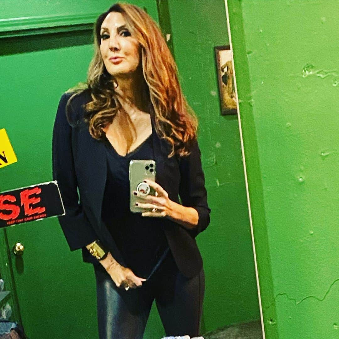 ヘザー・マクドナルドのインスタグラム：「I’m here #detroit see you at 8! #majestictheater #juicyscoop」
