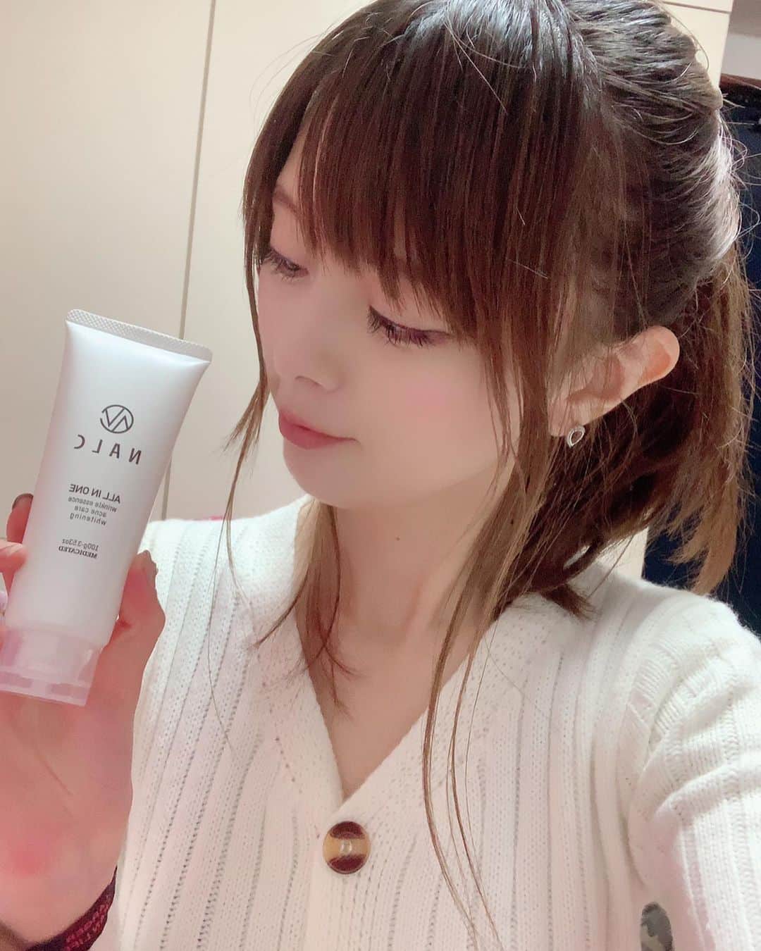 のインスタグラム：「\新発売/ （@nalc_official)の「薬用スリープロテクトジェル」 ﻿ * ﻿ 1つで４役（化粧水・乳液・美容液・クリーム）の﻿ 時短オールインワンアイテム💫﻿ * *  #ナルク  #新商品  #オールインワンジェル  #スキンケア  #うるおい #スリープロテクトジェル #オールインワンジェル #NALC #肌の3大悩み #乾燥小じわ #美白#ニキビ #さとみの美容記録」