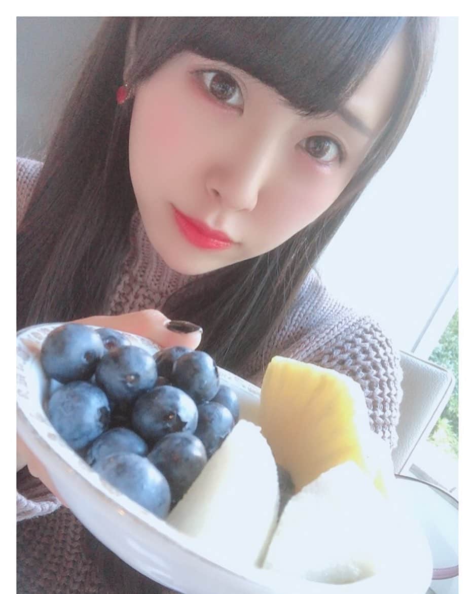 のインスタグラム：「おはくま🐻 . . #おはよう #gm #goodmorning #おはくま #日々の出会いに感謝 #バクステ外神田一丁目 #熊本美和 #miwakumamoto  #アイドル #idol #일본 #아이돌 #アイドルボウラー #Pリーガー #プロボウラーになりたい #japanesegirl #followme #フルーツ #朝活 #yummy #寒いね #すきぴ」