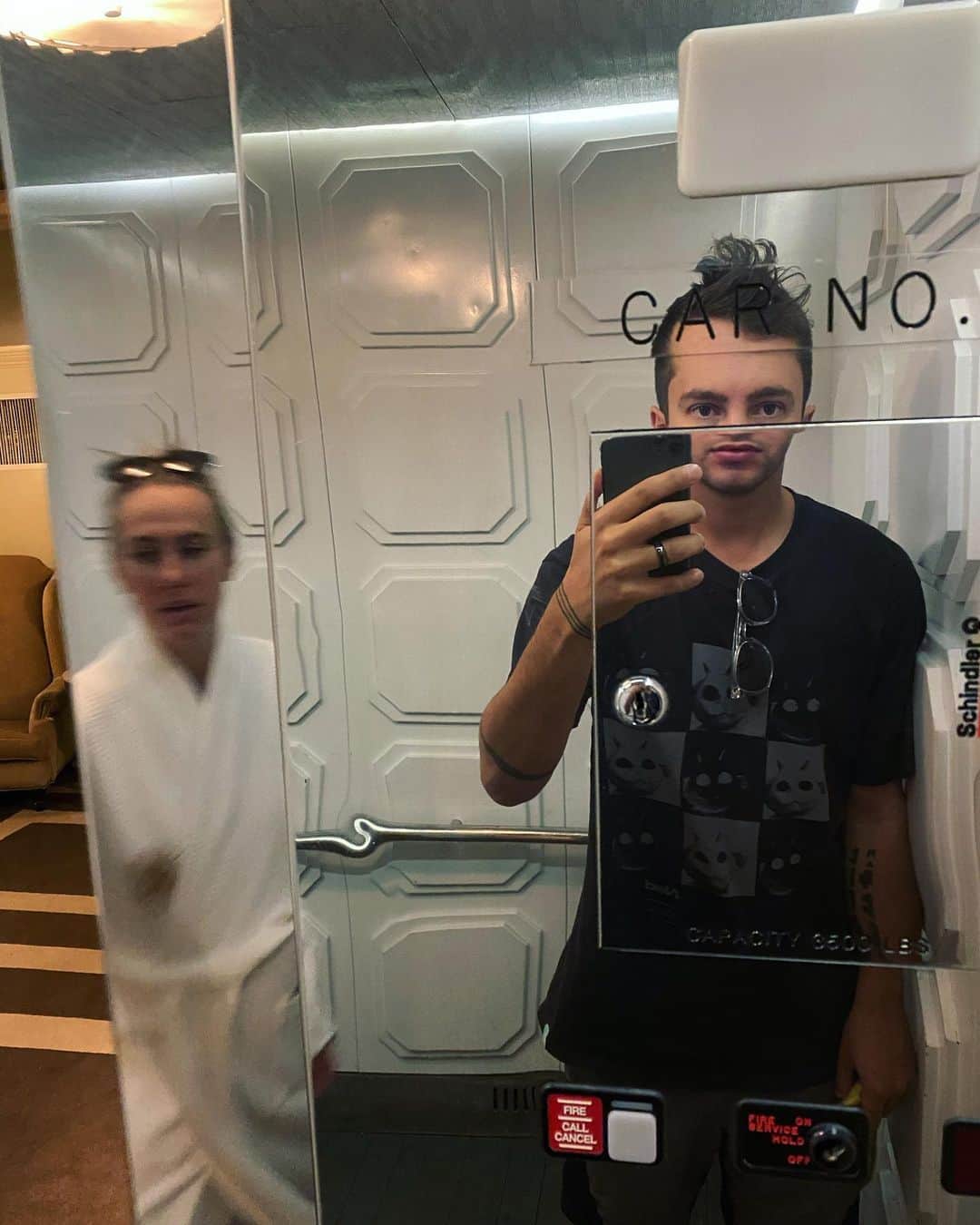 タイラー・ジョセフのインスタグラム：「great fyh ._.」