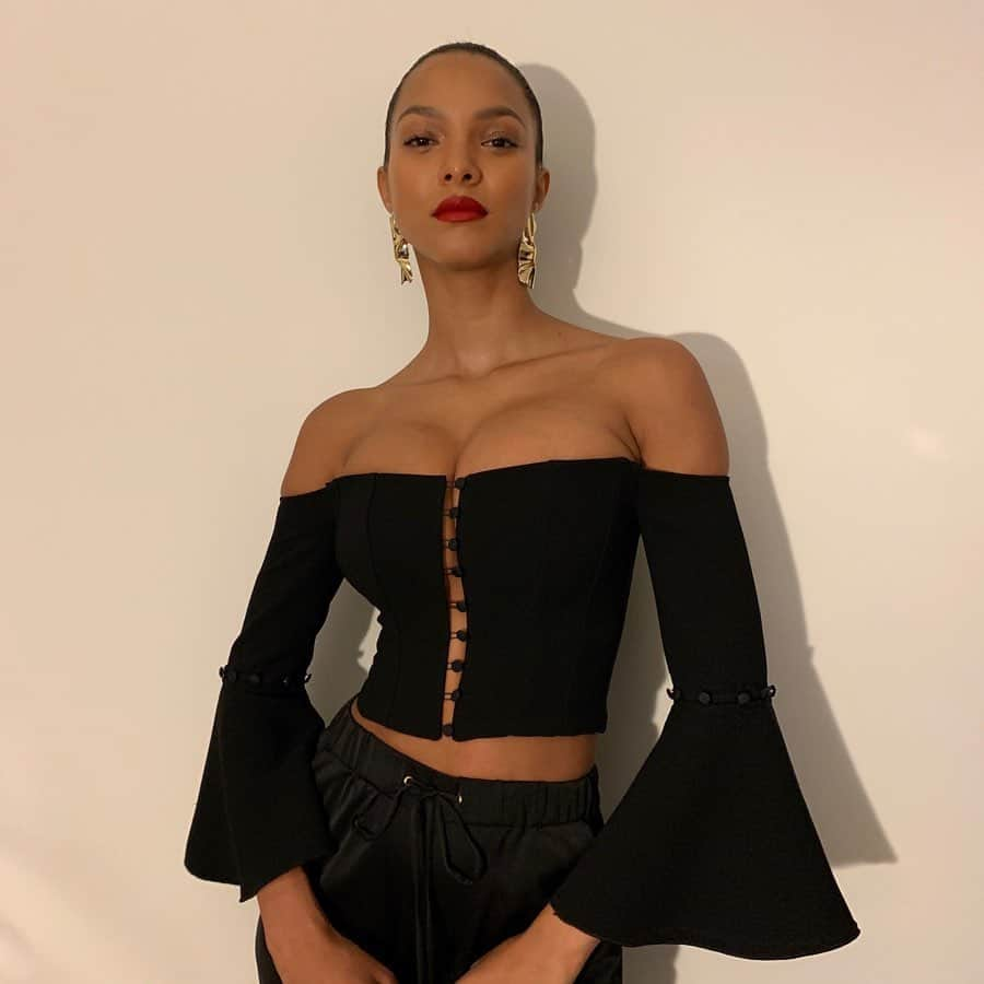 ライス・リベイロさんのインスタグラム写真 - (ライス・リベイロInstagram)「Dinner time 💋 @revolve」11月22日 9時40分 - laisribeiro