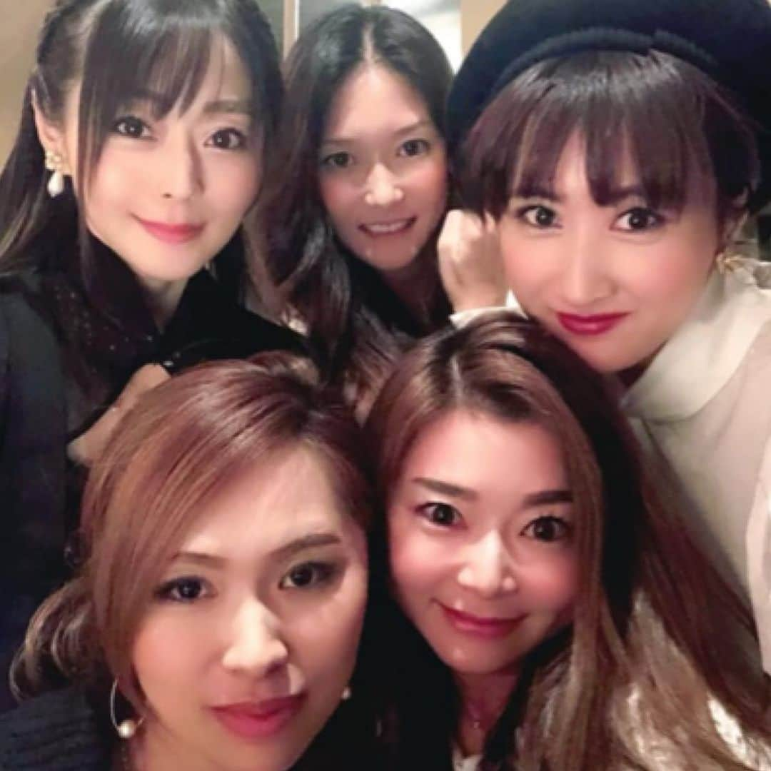 Sayaka.Mさんのインスタグラム写真 - (Sayaka.MInstagram)「. dinner French😌✨ . . 友達が中国🇨🇳での大会 #グローバルチャイナドレスクイーンコンテスト で 賞を受賞、しかも2人とも🥰👏 . 一週間の中国生活を終えて帰ってきたからお祝い。 しかも、グランプリと特別賞だなんて凄い✨ . あず、さえ本当におめでとう🎉㊗️ . 仲良しいつメンで カジュアルフレンチのお店でお祝い🥂 あ、音声注意（笑） . #ラサラマンドル 011-272-1557 #北海道 #札幌市中央区 南二条西7-6-2 南2条ビル 1Ｆ https://tabelog.com/hokkaido/A0101/A010103/1033988/ . フォアグラと苺のエクレア 野菜のテリーヌ たちのフライ ウサギのお肉 スフレ、チーズケーキ . =============== 私の食べ歩きの記録は Gourmet food information 제 외식기록 ↓↓↓ #sayaka動画 =============== . #フレンチ #カジュアルフレンチ #札幌フレンチディナー #札幌フレンチ #札幌 #札幌グルメ #札幌市 #さっぽろ #札幌女子会 #札幌女子 #札幌女子会ディナー #札幌ママ #北海道ママ #札幌ママと繋がりたい #北海道グルメ #アラフォーママ #sapporo #sapporofrench #sapporodinner  #全球旗袍女王争霸赛 #GCQCS」11月22日 9時41分 - insta.sayaka