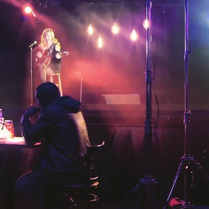 ブルック・バトラーのインスタグラム：「Angry Girl Music for #FrontRowKiller」