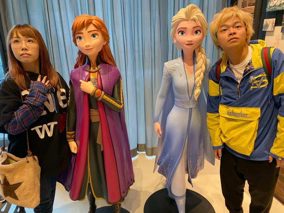 あやなんさんのインスタグラム写真 - (あやなんInstagram)「本日公開の「アナと雪の女王2」  しばなんで一足先に観に行かせて頂いてました❄️💕 観た感想は、とにかく期待を裏切らない最後の最後まで完璧なストーリー😍！アナと雪の女王といえば劇中歌にも注目だよね！今回のメインテーマ曲はもう全部覚えちゃった🤣壮大でかっこいい曲だった💕 かわいいのもあったり！  本当に今年一番の見て楽しい、ワクワクする最高の映画でした！ みんなも映画館に観に行ってみてね( ˙༥˙ )  #アナと雪の女王2」11月22日 10時37分 - ayachan_0619