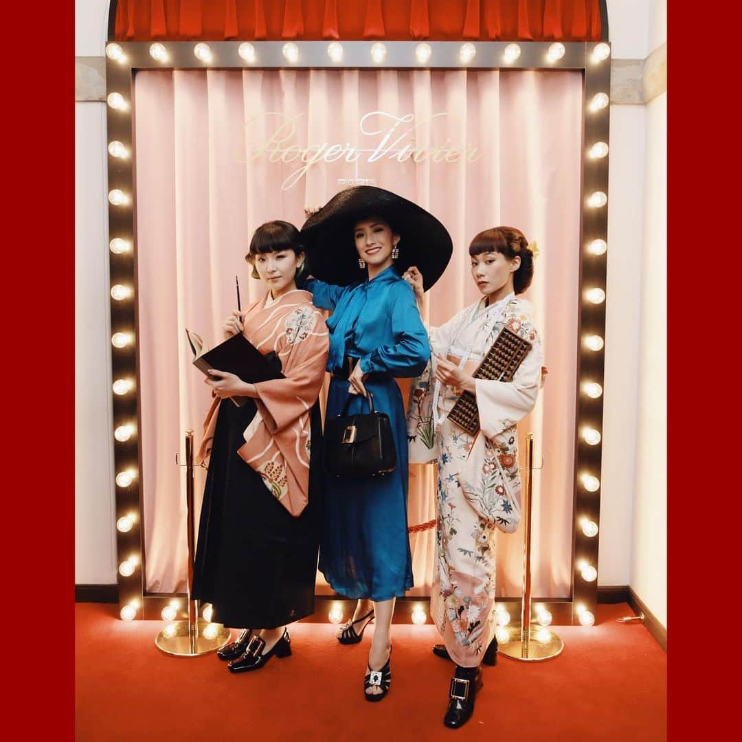 中田クルミさんのインスタグラム写真 - (中田クルミInstagram)「We were in the sweet dream world it was draw by @rogervivier @gherardofelloni ❤️❤️❤️ ロジェヴィヴィエの夢の世界へ✨ ユリアちゃんとゆう姫ちゃんの呉服屋さんとお客さんの私 蘭乃はなさん、麻央 侑希さんの宝塚の楽屋 藤間蘭翔さん、花柳喜衛文華さんの日本舞踊の部屋 各部屋を彩るピアニストにメイドの皆様 大人の遊び心全開で最高に奇天烈な夢の空間でした🥰🥰🥰」11月22日 10時44分 - kurumi_nakata