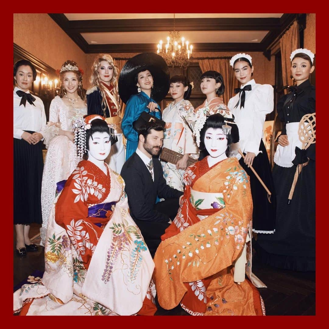 中田クルミさんのインスタグラム写真 - (中田クルミInstagram)「We were in the sweet dream world it was draw by @rogervivier @gherardofelloni ❤️❤️❤️ ロジェヴィヴィエの夢の世界へ✨ ユリアちゃんとゆう姫ちゃんの呉服屋さんとお客さんの私 蘭乃はなさん、麻央 侑希さんの宝塚の楽屋 藤間蘭翔さん、花柳喜衛文華さんの日本舞踊の部屋 各部屋を彩るピアニストにメイドの皆様 大人の遊び心全開で最高に奇天烈な夢の空間でした🥰🥰🥰」11月22日 10時44分 - kurumi_nakata