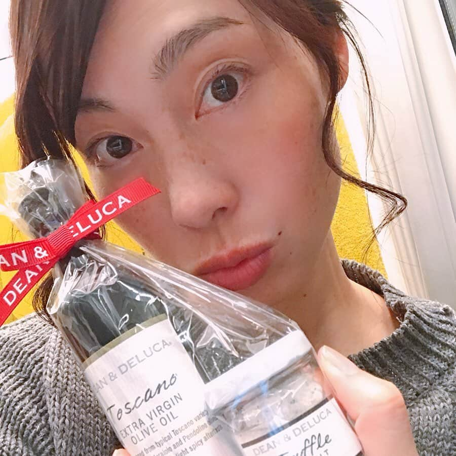 佐藤康恵さんのインスタグラム写真 - (佐藤康恵Instagram)「皆さま、観に来てくださり本当に嬉しいです😊💖 私はとにかく食べる事が大好き😘なので、差し入れプレゼント🎁は全て美味しくいただきますね☆ 今日は、2回公演🌟🌟チケットありますよ〜〜！ 何回観ても楽しめるように、演技も変えますよ〜〜💖 ぜひぜひ観に来てくださいね！  佐藤康恵出演情報🌼 ミュージカル「小公女セーラ」 11月20日〜24日 滝野川会館大ホール アメリア ミンチン役  #観に来てね #佐藤康恵 #小公女セーラ #滝野川会館 #モデルで女優 #歌手でデザイナー」11月22日 10時47分 - yasuesato.official