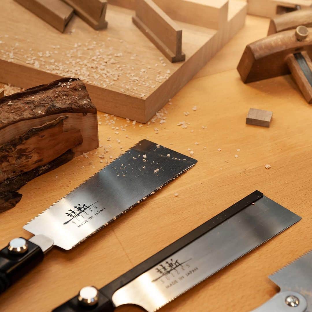 のインスタグラム：「7″ Ryoba (Double Edge) 7″ Dozuki (Dovetail)  #suizan #japanesesaw #japanesesaws #japanesetool #japanesetools #japaneseplane #craftman #craftmanship #ryoba #doubleedge #dovetail #dovetailsaw #handsaw #handplane #pullsaw #woodwork #woodworker #woodworkers #woodworking #woodworkingtools #furnitureworkshop #furnituredesign #furnituremakeover #furnituremaker #suizanjapan」