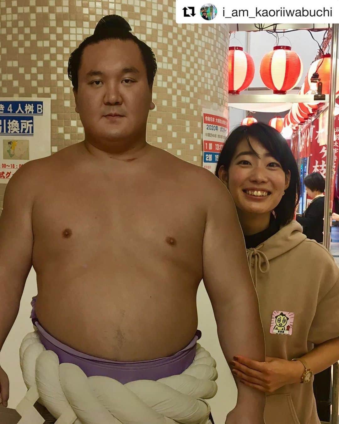 日本相撲協会さんのインスタグラム写真 - (日本相撲協会Instagram)「😍「＃sumoday」を付けて投稿いただいた投稿を場所中、repostさせていただきます！﻿ ※事前に連絡いたします﻿ ﻿ 相撲を見たら #sumoday をつけて投稿しよう！﻿ ﻿ ご自身のInstagramもしくはTwitterに「ご自身で撮影した大相撲観戦の写真」に「#sumoday」をつけて投稿すると、抽選でプレゼントがもらえる！﻿ ﻿ 大相撲観戦の楽しさが伝わる様なお写真を是非、投稿下さい！﻿ 期間は11月場所中になります。﻿ ﻿ プレゼント🎁﻿ 抽選で1名様に大相撲2020年一月場所のマス席にご招待！当日、人気親方よりバラの花束をプレゼント！﻿ ﻿ @sumokyokai ﻿ #sumo﻿  #相撲 ﻿ #力士﻿ #お相撲さん﻿ #大相撲 ﻿ #11月場所 ﻿ #九州場所 ﻿ #福岡県 ﻿ #福岡 ﻿ #博多 ﻿ #九州　﻿ #博多旅行﻿ #博多観光﻿ ﻿ #稀勢の里﻿ #荒磯親方﻿ #プレゼント﻿ #キャンペーン﻿ #ハッシュタグキャンペーン﻿  #Repost @i_am_kaoriiwabuchi with @get_repost ・・・ 先日、大相撲九州場所行ってまいりました！  毎度大興奮で、毎度学んで帰ってきます。もはや場所は私のパワースポットであります。移動型パワースポット。 来たる冬に向けてパワーいっぱい貰って元気もりもりになりました！ あと6日。御嶽さん無双モードで楽しみ！ 力士の皆さんが怪我なく終えられますように、、、！！！ #sumoday でプレゼントキャンペーン中だそうで、めっちゃ張り切って参加です！当たれ当たれ当たれ🙏  #大相撲 #九州場所 #大相撲九州場所 #長野 #御嶽海 #頑張れ #相撲協会 #sumo #sumoday #お相撲さん #力士」11月22日 10時57分 - sumokyokai