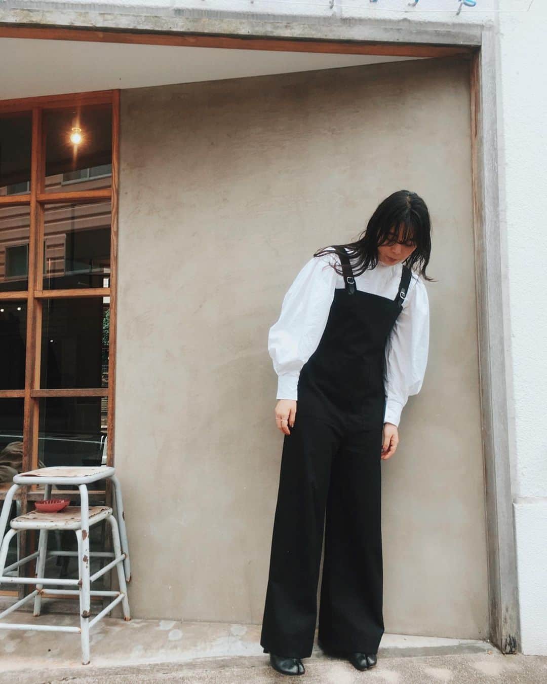 Yu-kiのインスタグラム：「たくさん質問いただいたこのサロペットは先週@h_beautyandyouth で買ったものです🙆🏻‍♀️ブランド名がちょっと読めない😂ブラウスはイザベルマラン◎#tokyo#japan」