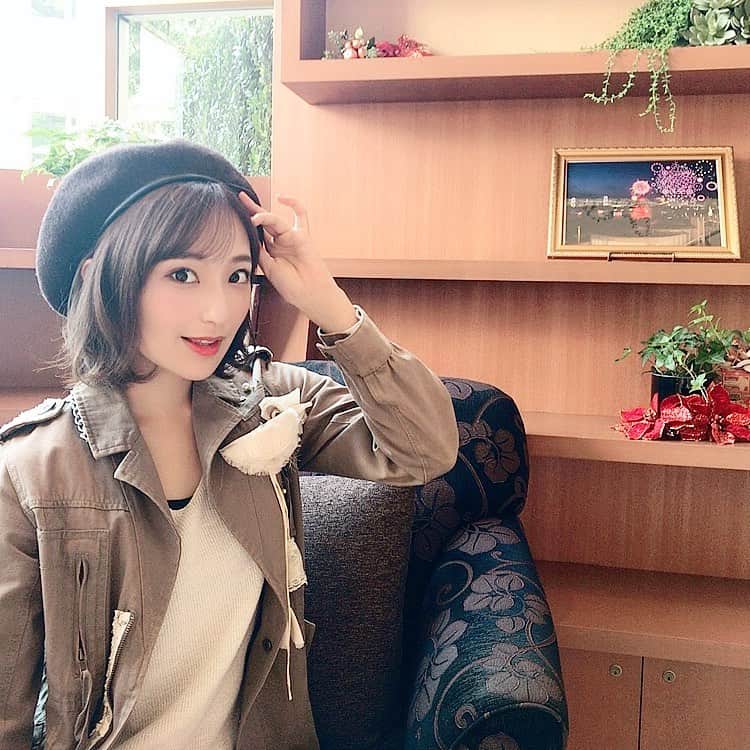 ミクのインスタグラム：「. . 一人じゃないって思える環境で幸せだ。 行ってきます☆ .  #xmas #hilton #fashion #snidel #murua #ootd #shorthair」