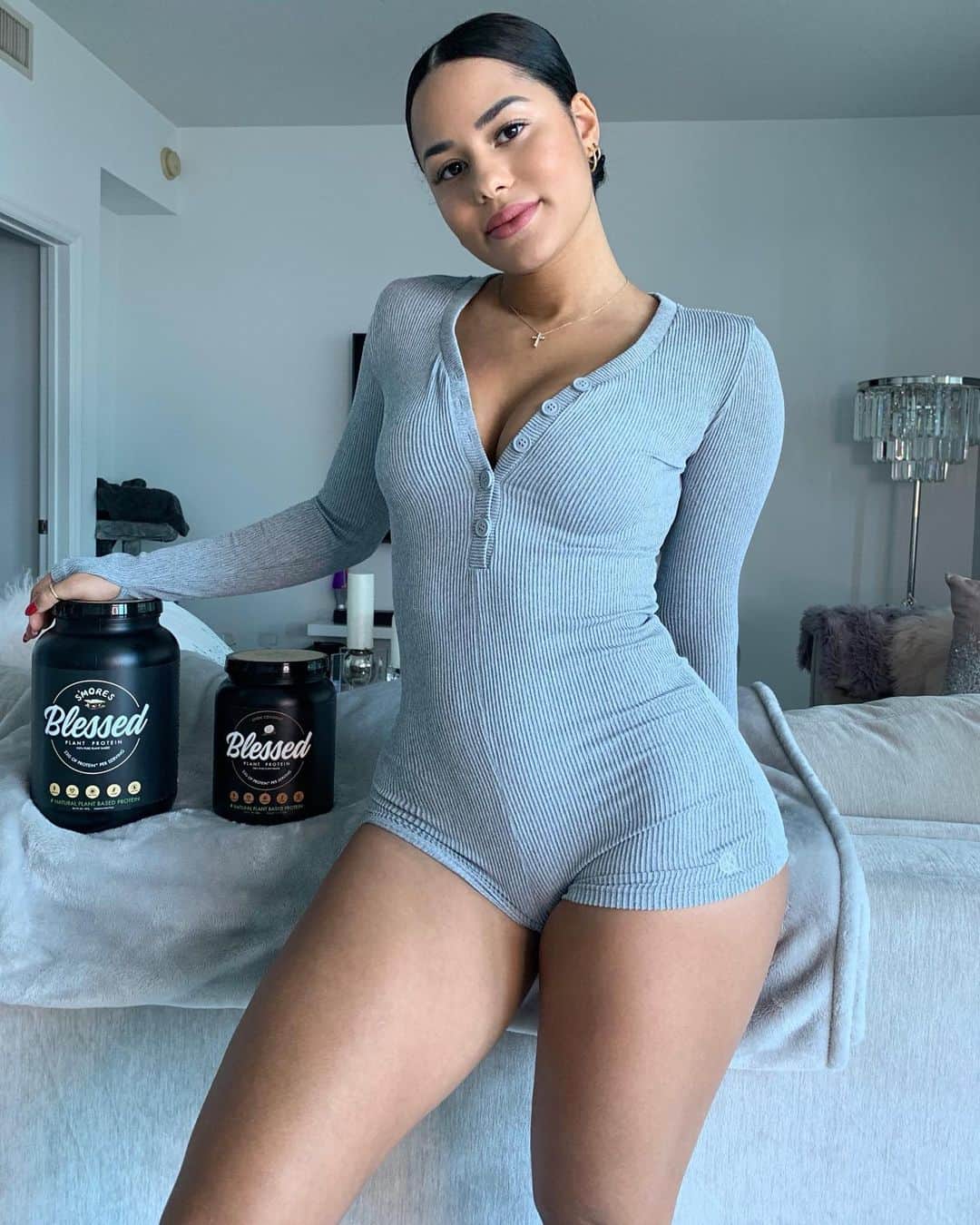 Katya Elise Henryさんのインスタグラム写真 - (Katya Elise HenryInstagram)「I really try to switch it up with the flavors of Blessed Protein to keep us all excited and ready for the protein ahead after a bomb workout. I am always trying new recipes and adding new things to it as well, just to spice it up a little. 😉🔥 - - I always post smoothies that are my favorite on here! If you have tried a smoothie recipe on your own, COMMENT BELOW!! Let me know what you used for your blessed shake! Do you drink it with just almond milk? Water? What else?! I am always wanting to try new things! Don’t have your Blessed Protein yet? Get some, you’re missing out 😫 Use code katya10 to save $$ on www.ehplabs.com」11月22日 11時13分 - katyaelisehenry