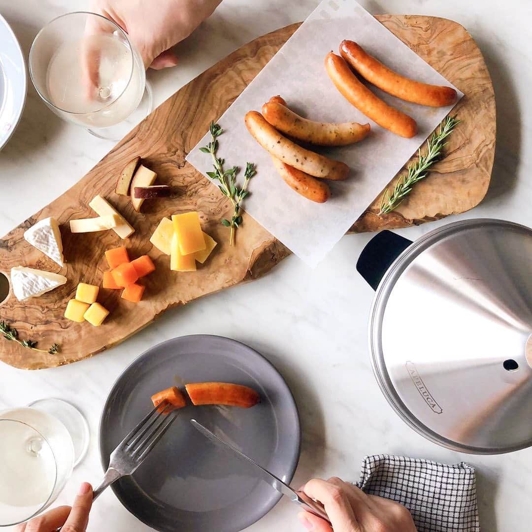 UchiCookのインスタグラム：「What’s your plan for this weekend? What about a cosy relaxing evening with a glass of wine and delicious smoked foods🥰? ⠀ ⠀ Get cheese and sausages smoked within just 10 minutes with our Tabletop Smoker to pair with your wine :) No hassle, easy to make. ⠀ Have a great weekend!⠀ • ⠀ • ⠀ • ⠀ #uchicook #apeluca #tabletopsmoker #smokedfood #cheese #sausages #weekend #weekendplan #weekendrecipes #relaxing #winetime #cosyevening #cosynight #lifestyle」