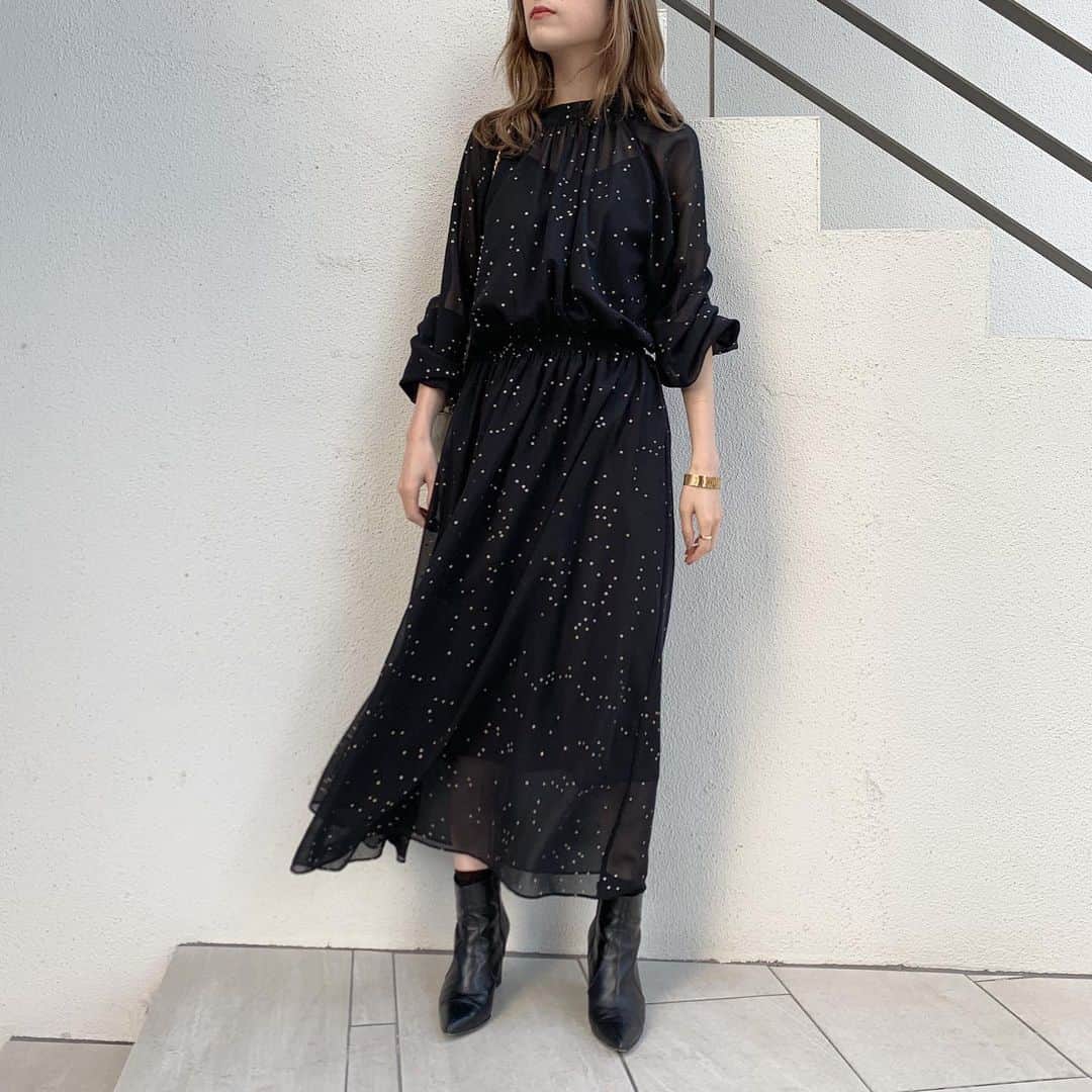 Loungedress officialさんのインスタグラム写真 - (Loungedress officialInstagram)「. Shine on Me!! 「気分が上がる服」 Key color:Red/Black recommend item:glitter/star/Yak . . #loungedress#ラウンジドレス #星柄#星#ワンピースコーデ #star#fashion#coordinate」11月22日 11時28分 - loungedress