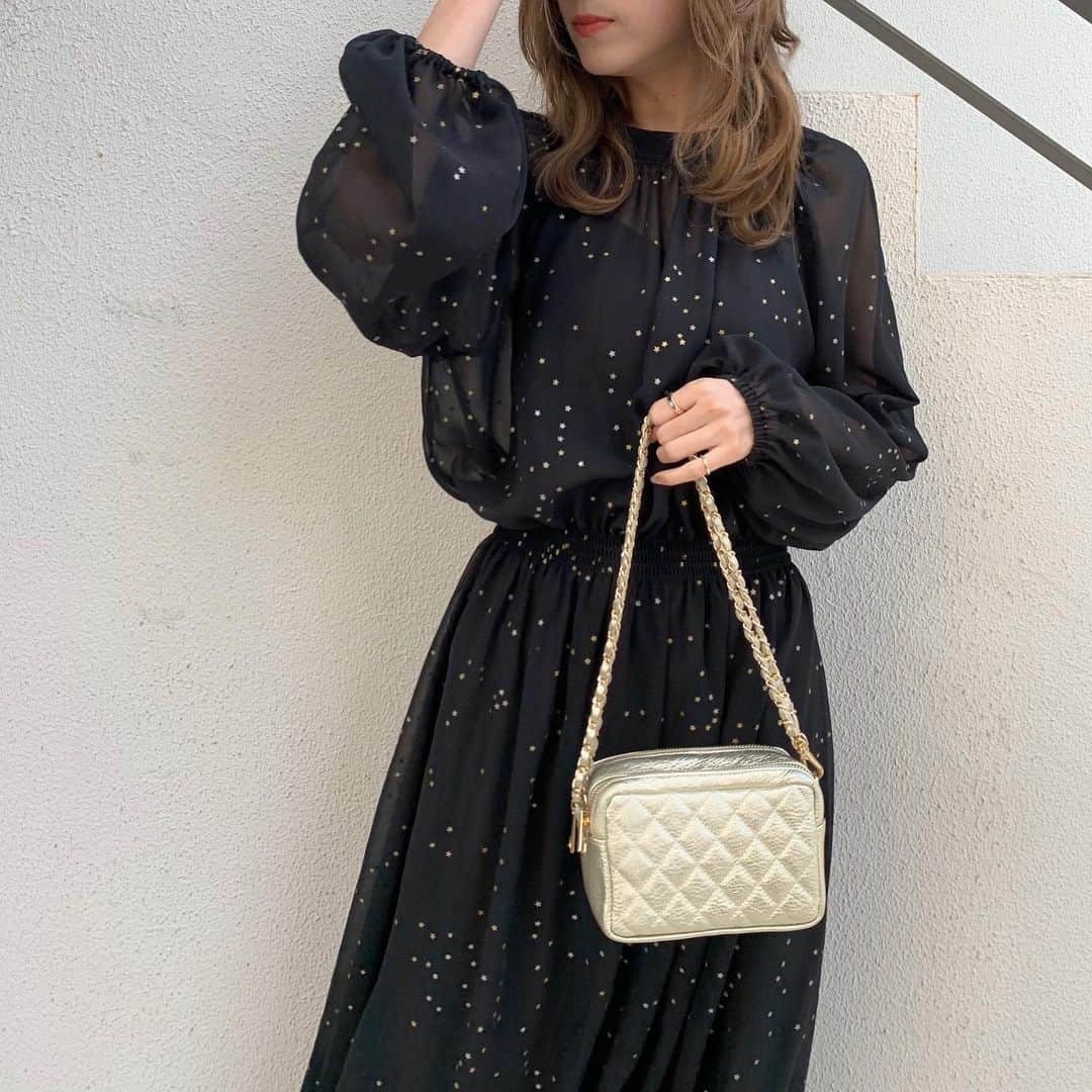Loungedress officialさんのインスタグラム写真 - (Loungedress officialInstagram)「. Shine on Me!! 「気分が上がる服」 Key color:Red/Black recommend item:glitter/star/Yak . . #loungedress#ラウンジドレス #星柄#星#ワンピースコーデ #star#fashion#coordinate」11月22日 11時28分 - loungedress