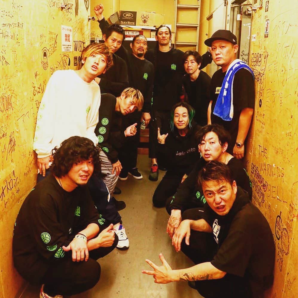 KAI_SHiNEのインスタグラム：「秋田・盛岡と濃ゆい所を一緒に過ごしたthe TELEPHONESからも、だいぶパワーもらいました💪 改めてThanxxx‼︎﻿🙏🙏🙏✨﻿ また演ろう🤘🔥 ﻿ ﻿ #山嵐 #thetelephones  #極音tour #2man #livehouse #live #life #vibe #tour #journey #yamaarashi #﻿mixture #bandlife  #感謝 #jp」