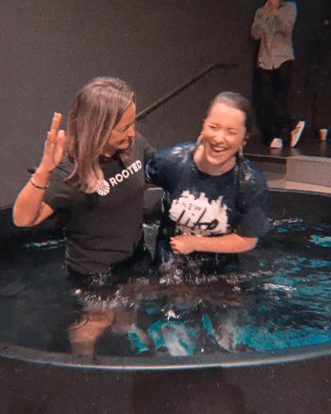 カーリー・パターソンさんのインスタグラム写真 - (カーリー・パターソンInstagram)「Last Saturday was a pretty special day! I made the decision to get baptized. My parents had me baptized as a baby, but the older I’ve gotten and especially in the last couple of years, the more I’ve thought about what that decision means to me in making it as an adult. There have been so many times I feel like I don’t deserve to be saved or forgiven, but thank God that choice is not up to me. It’s not about how I feel or what I think of myself. It’s about what God thinks of me, feels of me and says about me. That is what is true. He’s still willing to give me grace on my worst days and that’s pretty incredible. I have always been a follower of Christ, but what a feeling of complete freedom and surrender I felt, publicly proclaiming that Jesus Christ is my Lord and Savior🖤」11月22日 11時43分 - carlypatterson04