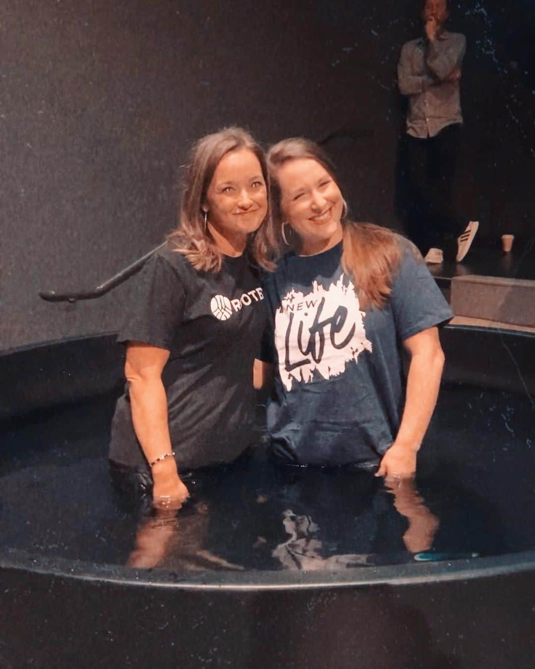 カーリー・パターソンさんのインスタグラム写真 - (カーリー・パターソンInstagram)「Last Saturday was a pretty special day! I made the decision to get baptized. My parents had me baptized as a baby, but the older I’ve gotten and especially in the last couple of years, the more I’ve thought about what that decision means to me in making it as an adult. There have been so many times I feel like I don’t deserve to be saved or forgiven, but thank God that choice is not up to me. It’s not about how I feel or what I think of myself. It’s about what God thinks of me, feels of me and says about me. That is what is true. He’s still willing to give me grace on my worst days and that’s pretty incredible. I have always been a follower of Christ, but what a feeling of complete freedom and surrender I felt, publicly proclaiming that Jesus Christ is my Lord and Savior🖤」11月22日 11時43分 - carlypatterson04