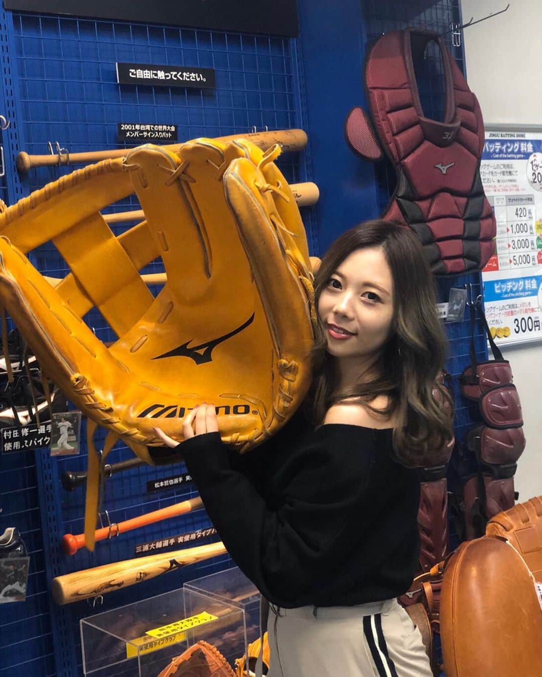 西村季里子のインスタグラム：「・ バッティングセンター行った⚾️ 思ったより打てて、 ストレス発散になった🤞🏻 ハマりそう🤞🏻🤞🏻 またさくっといきたい🤞🏻🤞🏻🤞🏻 #野球#baseball #バッティングセンター #明治神宮前#明治神宮#原宿#つば九郎 #ヤクルト #ヤクルトスワローズ  #グローブ#でかおも#mizuno  #ストレス発散#朝活#最高#毎週いきたい #今日寒いね#外でてないから知らんけど #followｍe #follow」