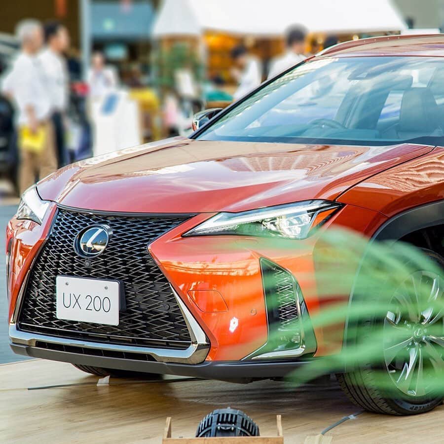 のインスタグラム：「【12月7日(土)・8日(日) LEXUS SUV CRAFTED MARCHE in 湘南T-SITE 開催】 10月を皮切りに東京・横浜で開催した日本発のライフスタイルブランドが集まる体験型マルシェ「LEXUS SUV CRAFTED MARCHE」が、いよいよ最後の開催地となる湘南T-SITEで12月7日(土)・8日(日)にオープンします。 詳しくはLexus.jpをご覧ください。  大切な人と、大切な時間を心地よく、自分らしく過ごすこと。この価値観に共鳴しあう、日本発のライフスタイルブランドが集まった体験型マルシェ。 会場では、日本各地から集められたCRAFTEDな食材によるスペシャルレシピや、色づいた秋の実物や草花をWASARAにあしらってつくるアレンジメント、ペットとご参加いただけるブースなどどなたでもお楽しみいただけるプログラムをご用意。 ※一部ワークショップは事前予約制となります。  同時に、新型RXをはじめとした個性豊かなLEXUS SUVの展示・試乗体験も開催しています。 皆様のご来場お待ちしています。  #レクサス #レクサスクラフテッドマルシェ #イベント #ワークショップ #湘南TSITE #Lexus #Lexusjapan #Lexusjp #LexusSUV #LexusUX #LexusNX #LexusRX #LexusLX #event #workshop」