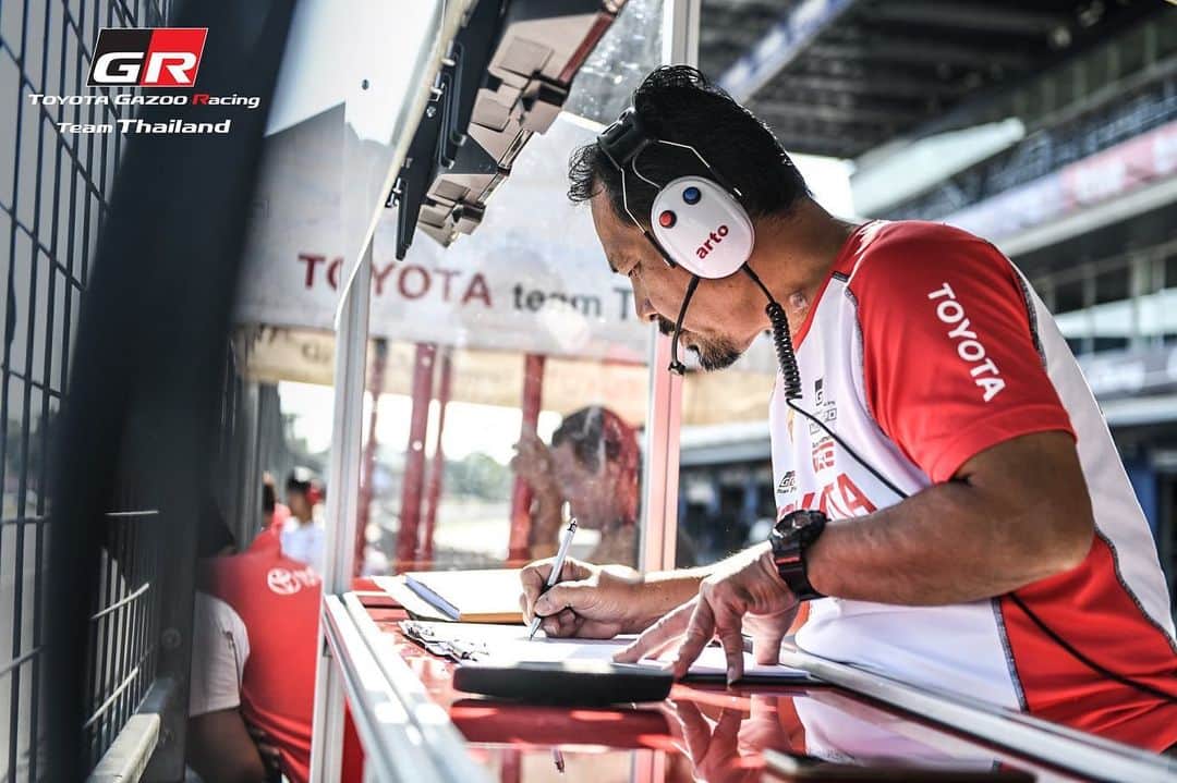 Toyota team thailandさんのインスタグラム写真 - (Toyota team thailandInstagram)「Practise & Qualifying Day: สนามที่ 3 สนามลุ้นแชมป์ มันส์แน่ๆ ครับผม TOYOTA Gazoo Racing team Thailand x RAAT Thailand Endurance Championship International 2019 Round 3: 22-23 November @BRIC ลงแข่งขันในรุ่น Touring Car วัดใจกันไป 6 ชั่วโมงเต็ม #TeamWork #TOYOTAteamThailand #CheerThai #ThaiPride #ไม่เชียร์ไทยแล้วจะเชียร์ใคร #แข่งรถ #นักแข่ง #ทีมคนไทย #Car #RaceCar #Racing #SuperCar #TOYOTA86 #Buriram」11月22日 12時04分 - toyotagazooracingteamthailand