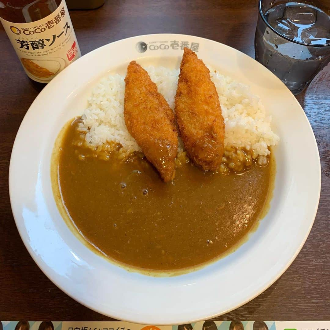 くろさんのインスタグラム写真 - (くろInstagram)「フィッシュフライカレー🍛ごはん少なめ619円 #4日連続カレー #黄レンジャーかよ #フィッシュフライカレー #FishFlyCurry #フィッシュフライ #芳醇ソース #福神漬け #大量福神漬け #かけすぎ部 #CoCo壱番屋 #ココイチ #CoCo壱番屋港区ヴィータイタリア店 #汐留ランチ #新橋ランチ #カレーランチ #ココイチランチ」11月22日 12時13分 - m6bmw