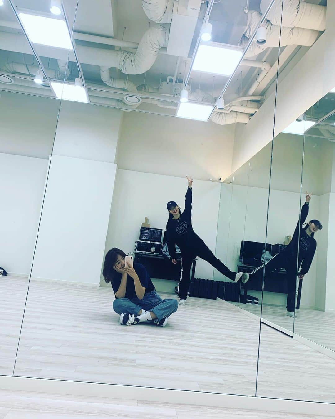 パク・シネさんのインスタグラム写真 - (パク・シネInstagram)「우리 뭐해애~?」11月22日 12時26分 - ssinz7