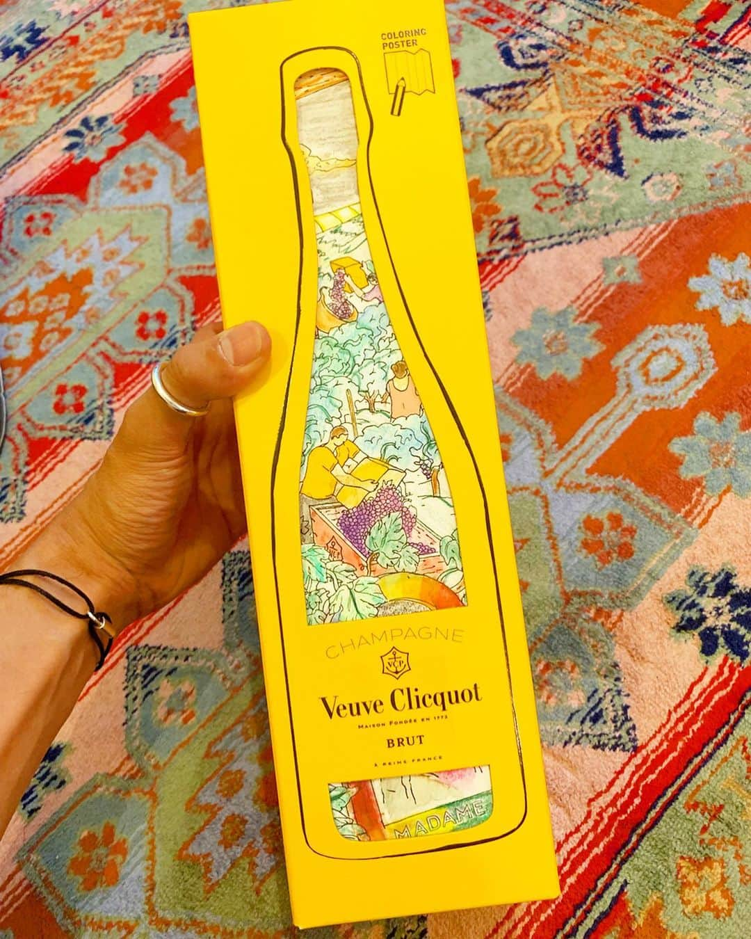 奈良裕也さんのインスタグラム写真 - (奈良裕也Instagram)「@veuveclicquot_ww 🧡 #大人の塗り絵  ヴーヴクリコさんから 限定発売されるCOLORAMAシリーズ 僕の塗り絵した物も 抽選で1名様に当たります🍾🧡 ヴーヴクリコの公式ラインから応募してね😊 僕のストーリーからも swipeして飛べます🧡 #ヴーヴクリコ #colorama」11月22日 23時43分 - yuyanara