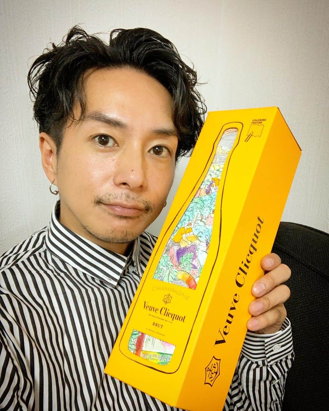 奈良裕也さんのインスタグラム写真 - (奈良裕也Instagram)「@veuveclicquot_ww 🧡 #大人の塗り絵  ヴーヴクリコさんから 限定発売されるCOLORAMAシリーズ 僕の塗り絵した物も 抽選で1名様に当たります🍾🧡 ヴーヴクリコの公式ラインから応募してね😊 僕のストーリーからも swipeして飛べます🧡 #ヴーヴクリコ #colorama」11月22日 23時43分 - yuyanara