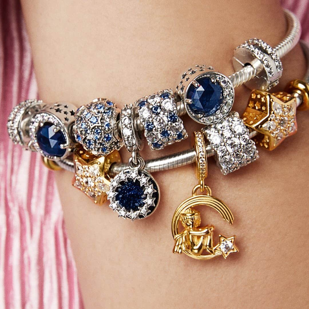 PANDORAさんのインスタグラム写真 - (PANDORAInstagram)「Make your wishes come true with the angel & shooting star charm in Pandora Shine and give your style extra star power. 🌟 #PandoraCharm #GiftIdeas #PandoraGift」11月22日 22時13分 - theofficialpandora