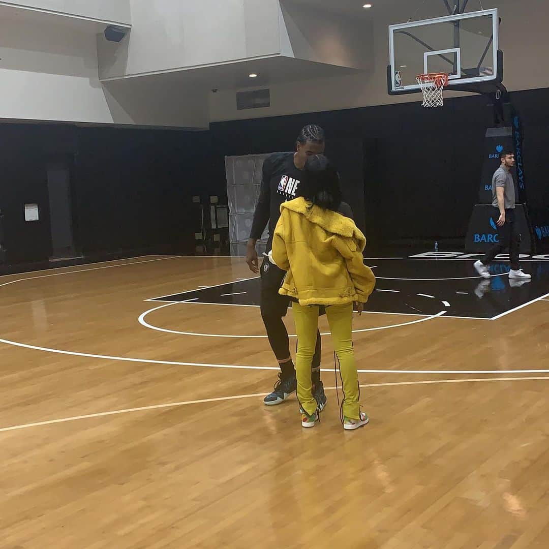 イマン・シャンパートさんのインスタグラム写真 - (イマン・シャンパートInstagram)「This video is of some Post game shooting after our last win. I snatched my follow thru down on 3/5 of my 3pt attempts. The excitement in NY is contagious!  Check out her lil shoulder lean lol. She know if it ain’t 3 inna row I will go all over again. After last game she just wanted to go home 😂. I’m around. 🎥 by: @blackrose1_」11月22日 22時28分 - imanshumpert