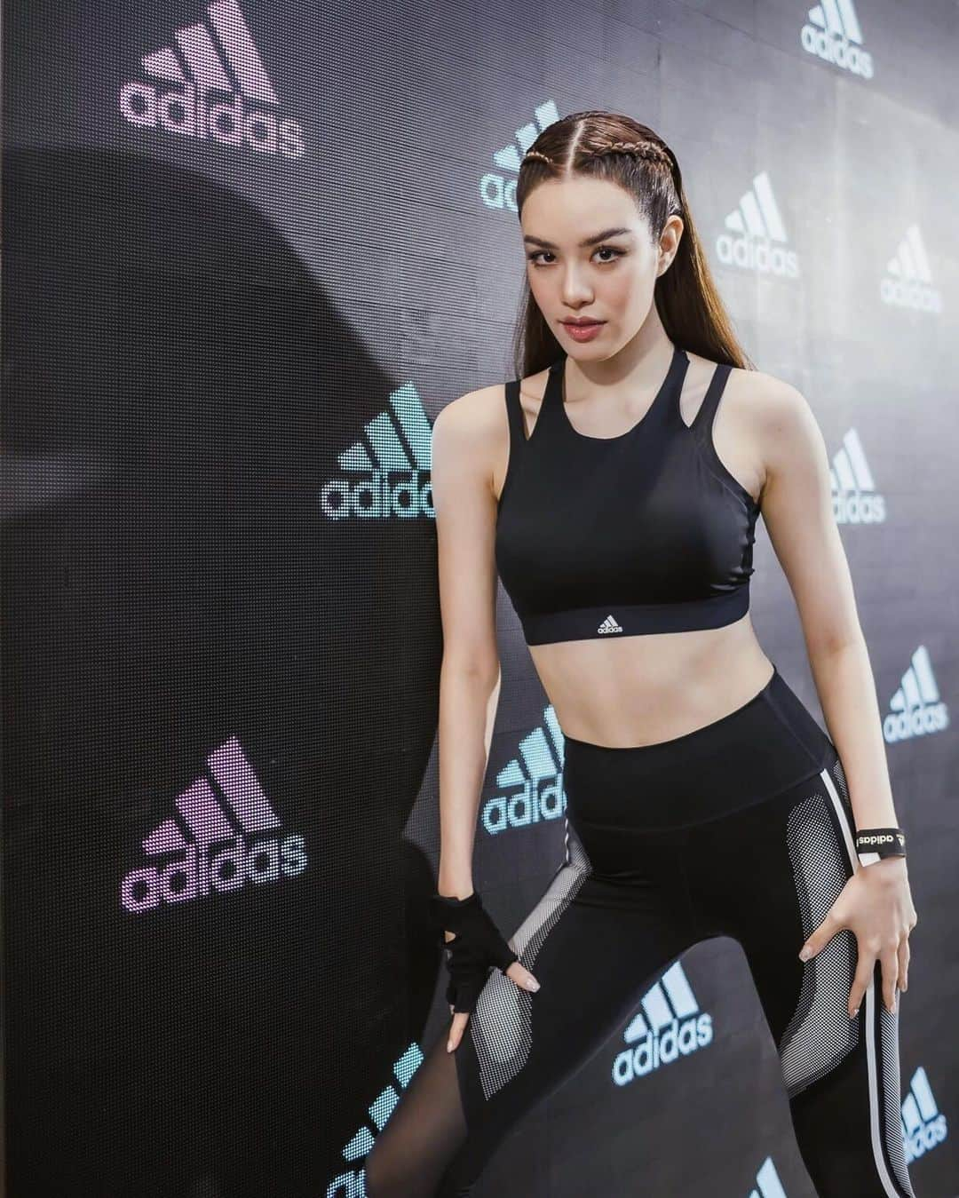 グレース＝カンクラオさんのインスタグラム写真 - (グレース＝カンクラオInstagram)「Grand opening adidas brand center 💥👊🏻#adidasThailand #adidasBrandCenterSiamParagon #KanklaoWorkouts」11月22日 22時23分 - gracekanklao