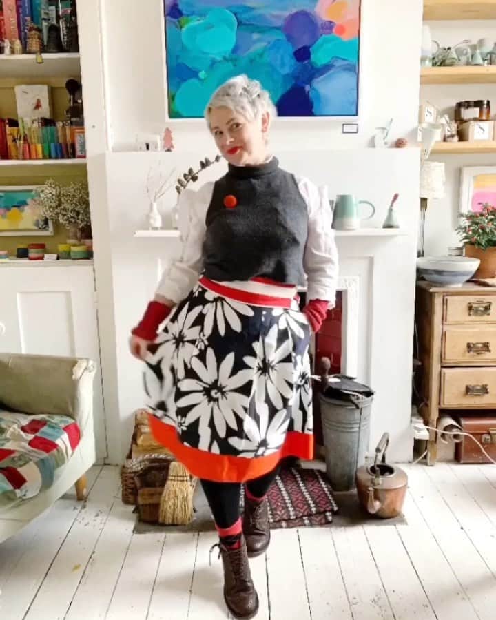 Tea and sittingのインスタグラム：「🎶 ( tap for sound )...I haven’t shared an outfit in a while and as I’m just about to go out I’ll have to be brief, but here goes for today’s combo; Polo neck: cut to a crop from an old dress Resin Brooch: hand made by @tikibis  White puff sleeve top: vintage find from @beyondretro  Striped top and patterned skirt: Second hand finds in Westport recently with @melissagryspeerdt at @goodwillintl  #wristworms hand made by @sandrajuto  Tights and socks about 5 years old Boots: from @trickers_shoes 3 years ago #slowfashion #secondhandclothes #sustainablefashion #5ftinfwearsthings」